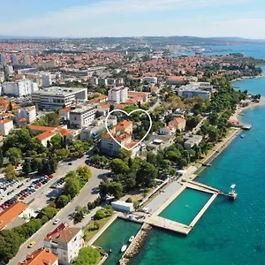 https://apartments-rooms-kolovare-beach-2.hotelinzadar.com