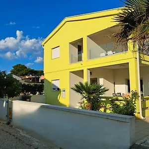 https://mala-smokva.hotelinzadar.com